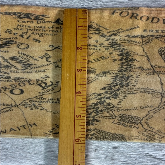 Lord Of The Rings Map Infinity Scarf - Picture 9 of 10